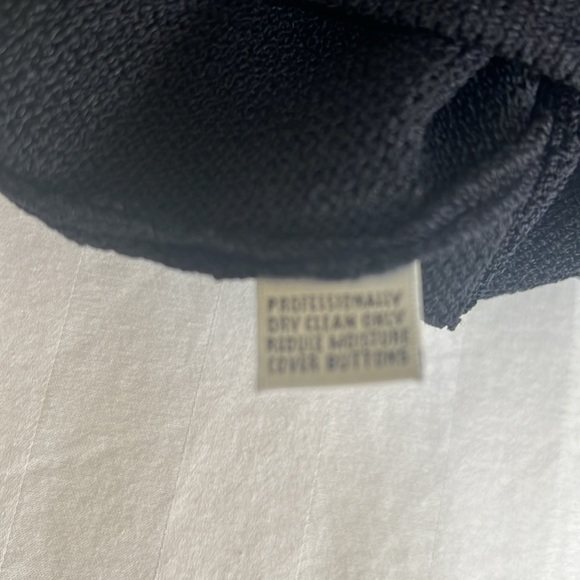 St John Basic Size: 6 Vintage collarless zip up jacket with pockets/gold buttons - Picture 6 of 7